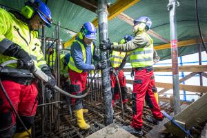 Első betonöntés az 5. blokki munkagödörben 2026. február 5-én. Fotó: Paks II. Zrt. / Kövi Gergely Péter