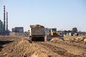 Indul a talajkiemelés a 6. blokk területén (2023. 09. 05.) Fotó: Paks II. Zrt.