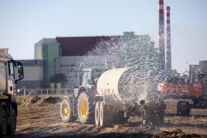 Indul a talajkiemelés a 6. blokk területén (2023. 09. 05.) Fotó: Paks II. Zrt.