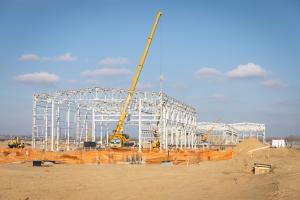 Az acél- és betonacél-szerelő üzem létesítése. Fotó: Paks II. Atomerőmű Zrt.