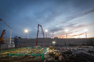 Night shift in the  Unit 5 excavation pit. Photo: Paks II. Ltd. / Kövi Gergely Péter