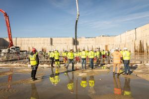 Levelling concrete construction in the excavation pit of Unit 5. Photo: Paks II. Ltd.