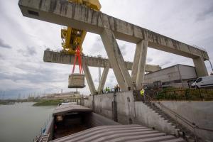 Lifting the core-catcher using the crane of the Paks Nuclear Plant's heavy port on 5 August 2024. Photo: Paks II. Ltd.